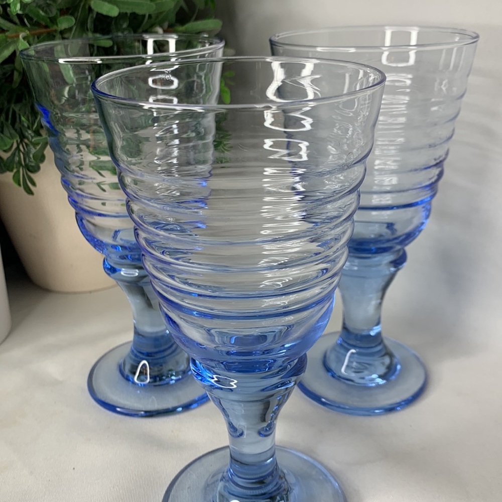 Set of 3 beautiful pale Blue ridged wine / water glasses / goblets - Picture 2 of 9